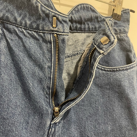 Vero Moda Lisa HR Scallop Shorts - Picture 3 of 5